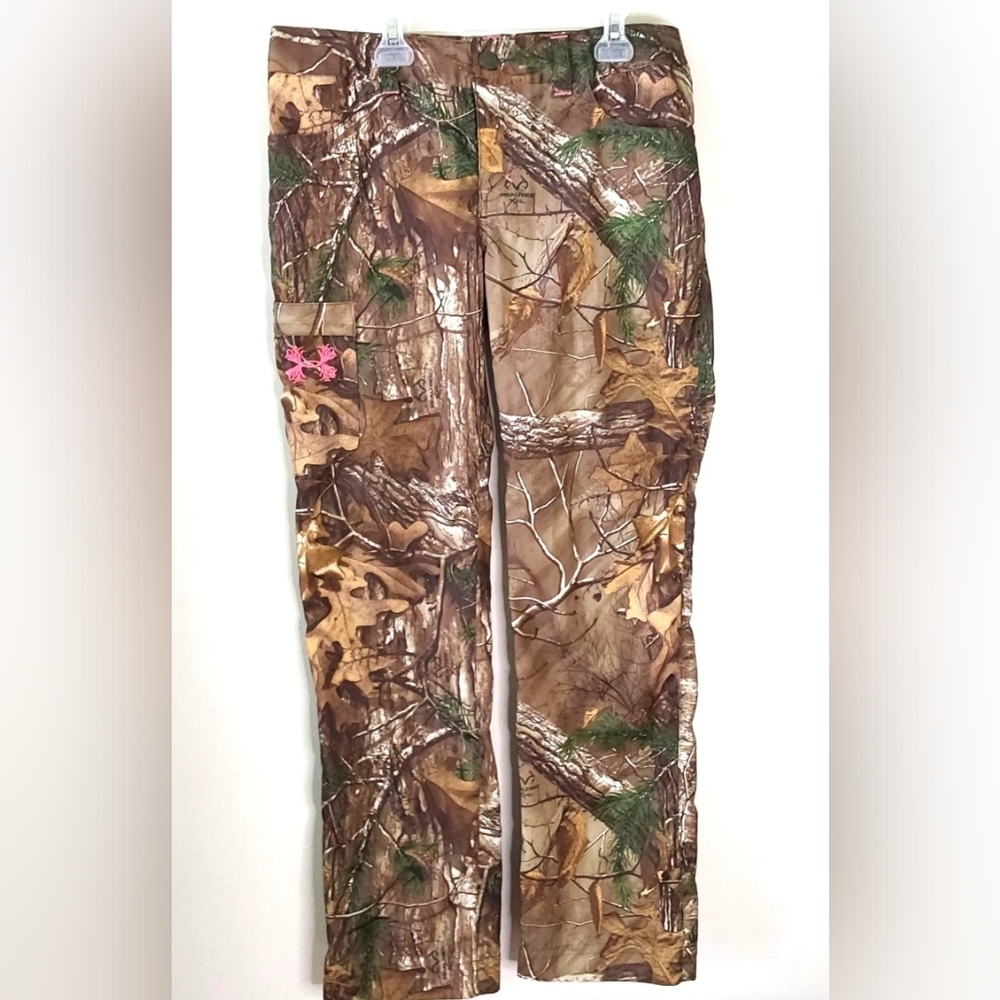 Under Armour Women's Realtree camouflage hunting pants size 8